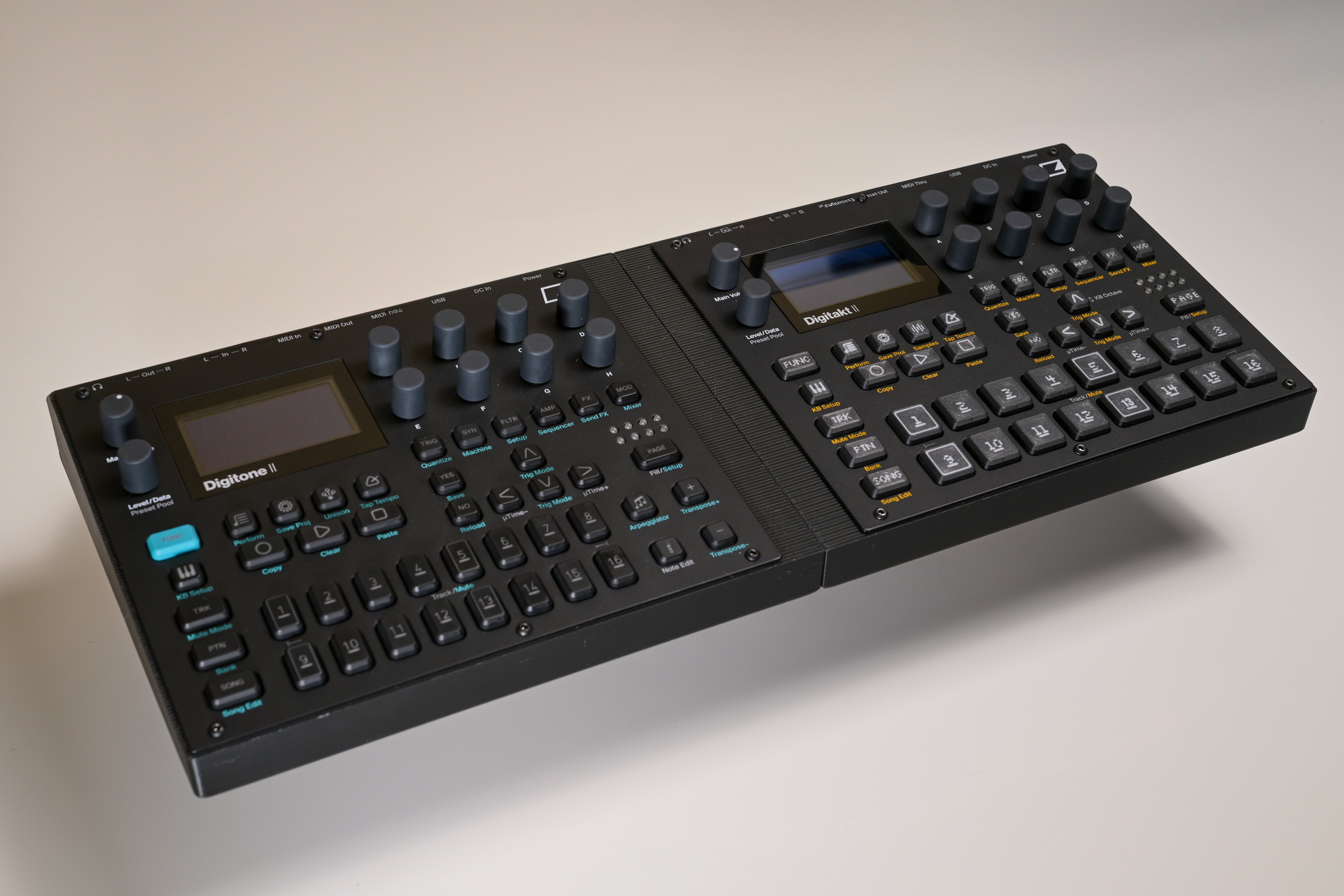 Elektron Digitakt 中古 中古品】Elektronのドラムマシン、Digitakt DDS-8のご紹介です。